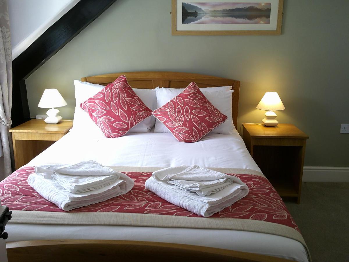 The Crown Hotel Corwen Exterior photo