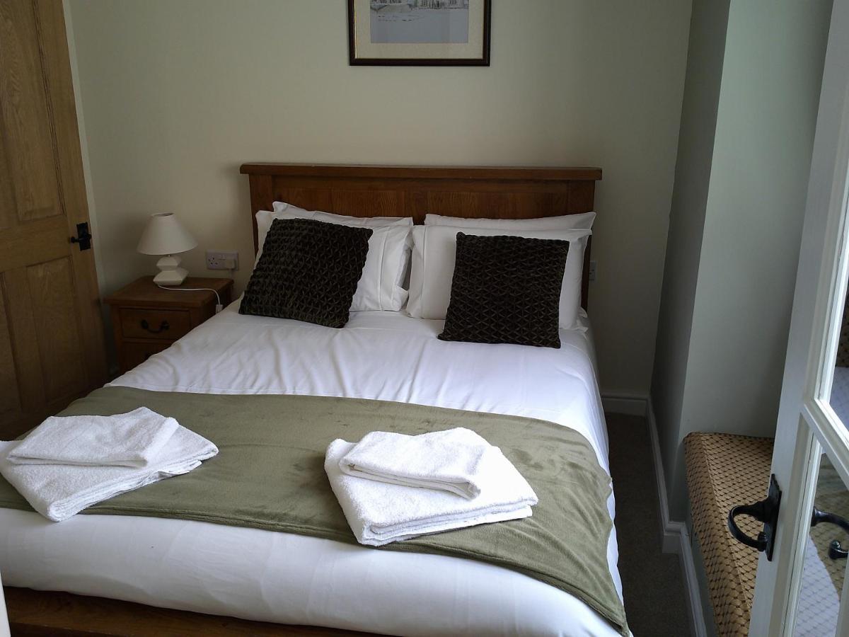 The Crown Hotel Corwen Exterior photo