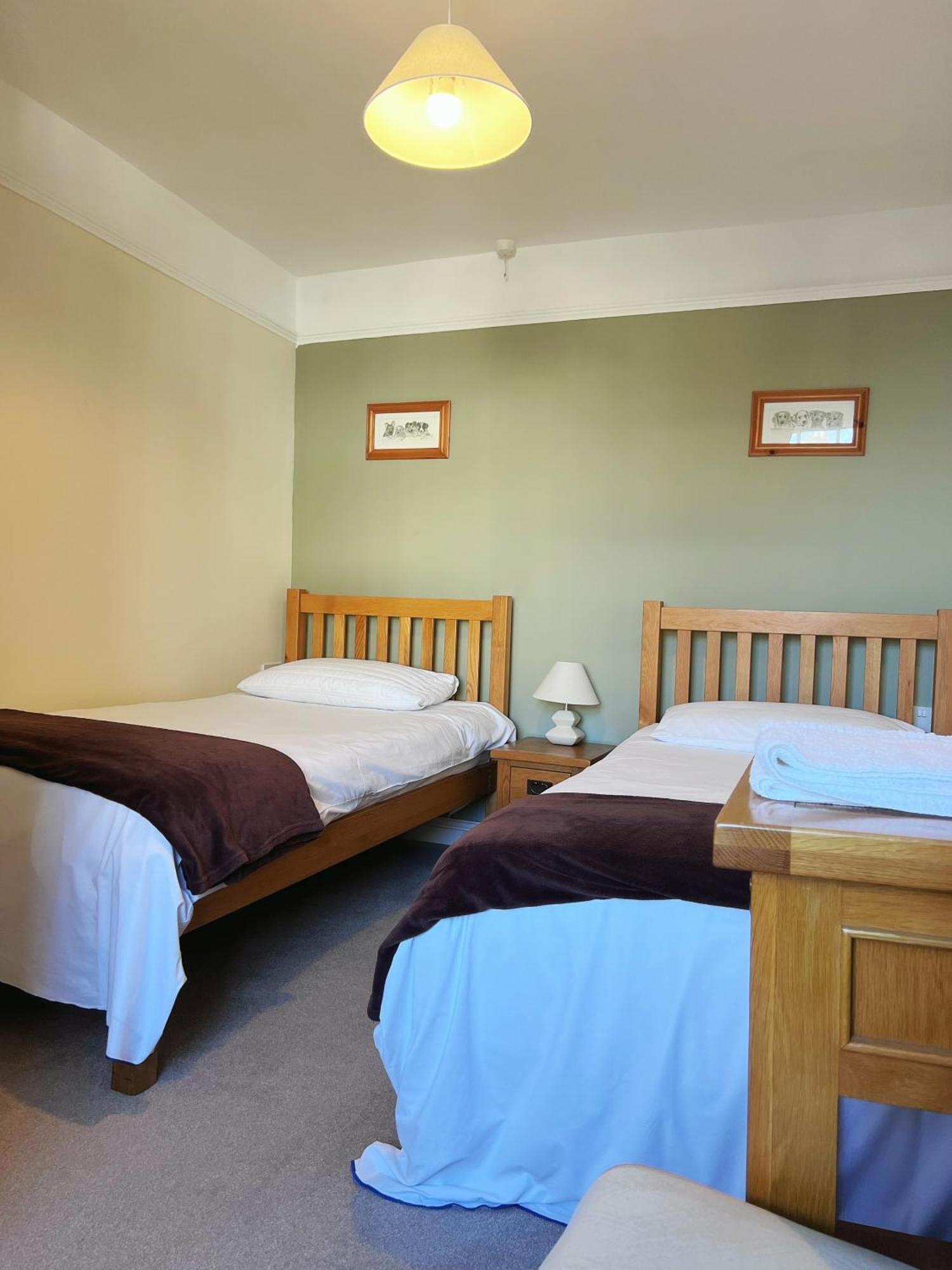 The Crown Hotel Corwen Exterior photo